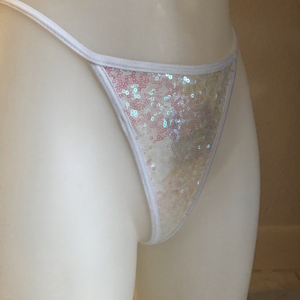Bikini - Picture 5 of 6